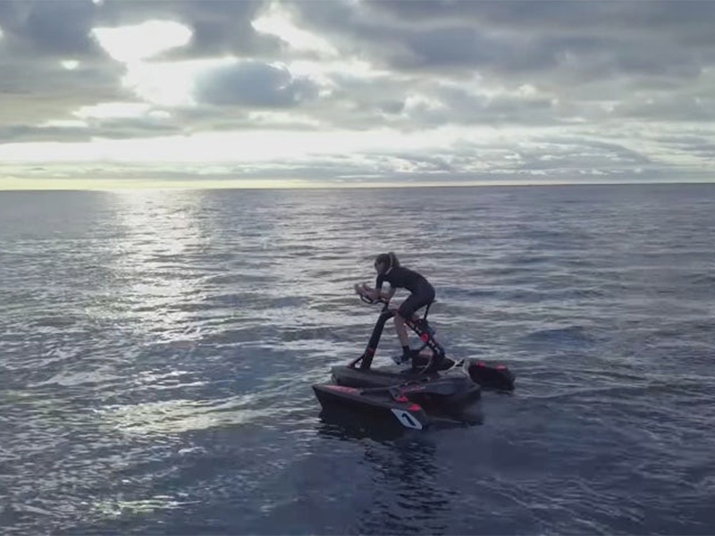 إطلاق 3 نسخ من القوارب متعددة الأبدان RedShark trimaran